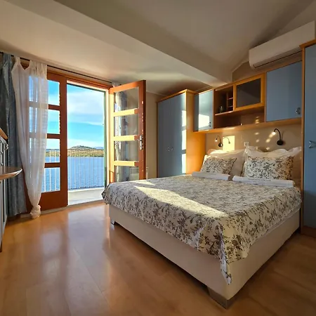 Gacina Apartment Grebastica