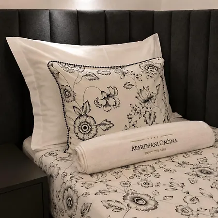 Apartament Gacina *